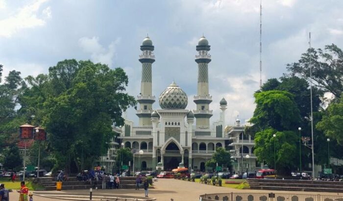 Masjid Jami Malang yang dijadikan destinasi wisata 